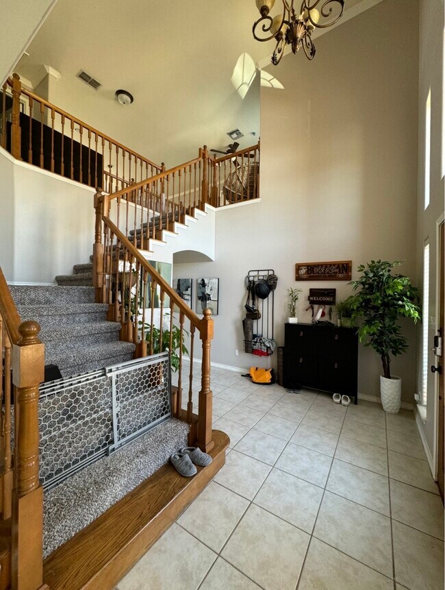 Building Photo - 6321 Oso Pkwy