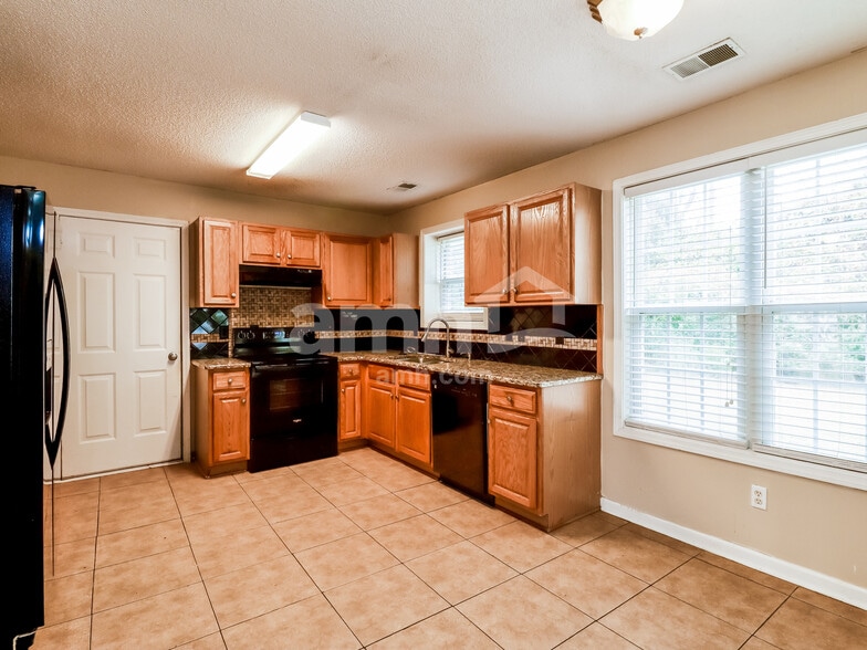 Building Photo - 120 Lake Linden Dr