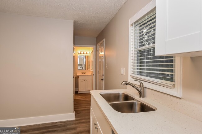 Building Photo - 3687 Saturn Dr NW