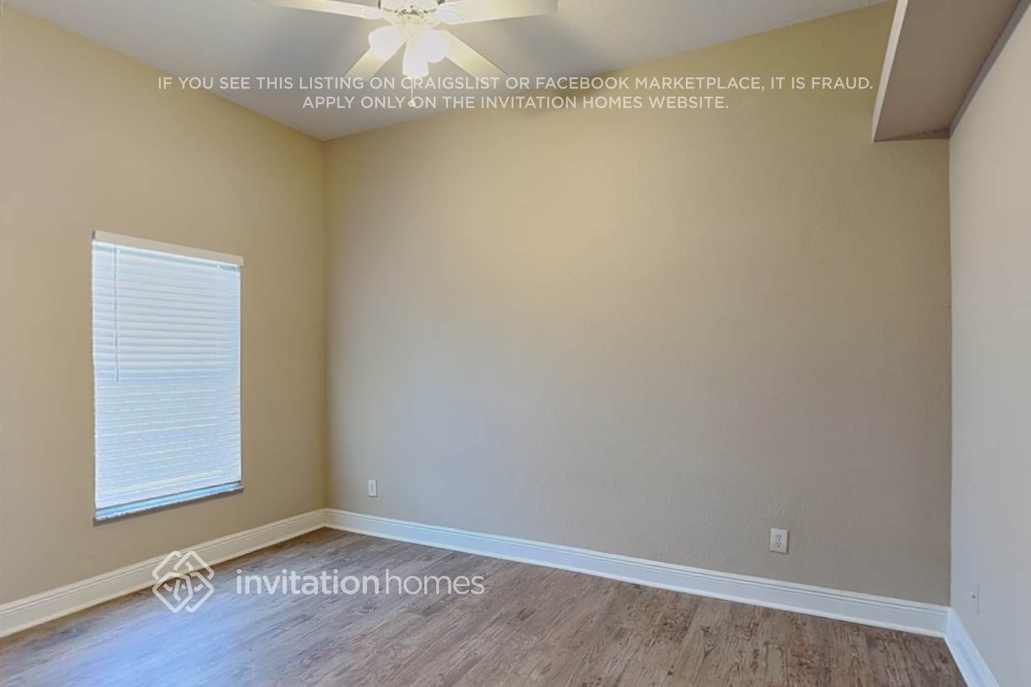 Building Photo - 10428 Calle De Flores Dr
