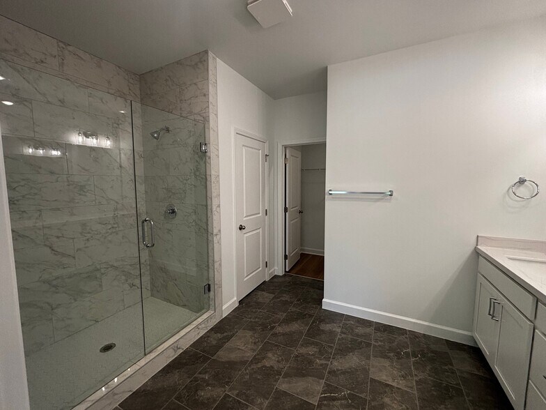 Building Photo - 202 Summit Ave SE