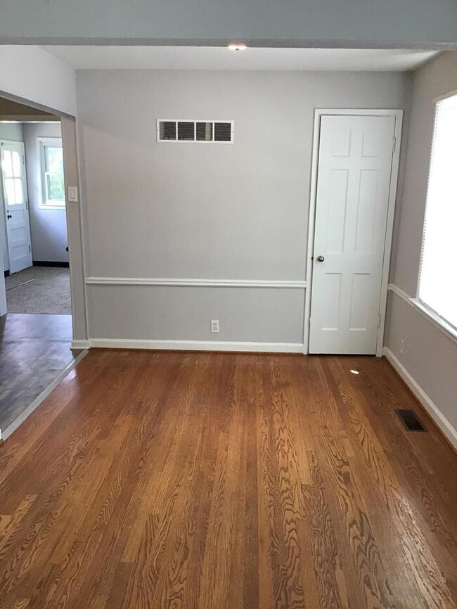 Building Photo - 10130 Newbold Dr