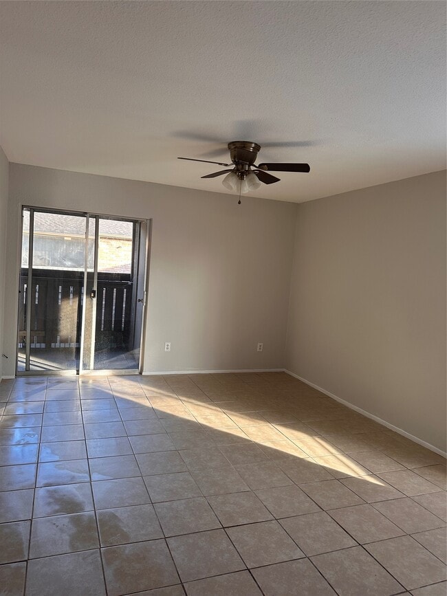 Building Photo - 5665 Birchmont Dr