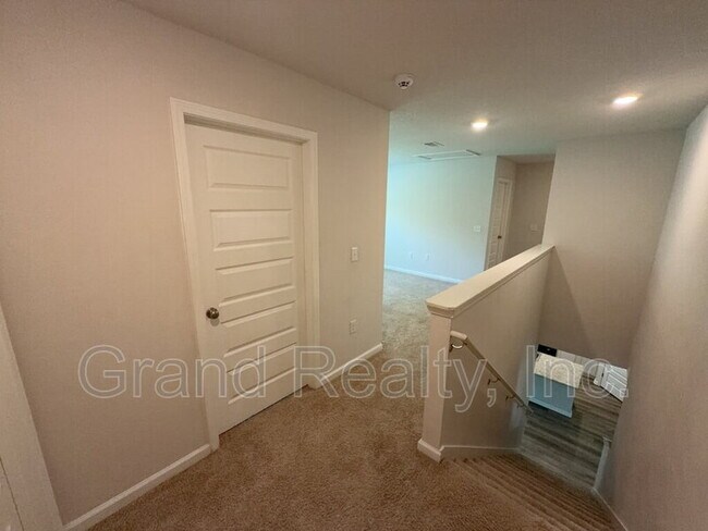 Building Photo - 5431 Peach Dr