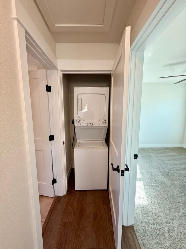 Building Photo - 2837 Urban Pl