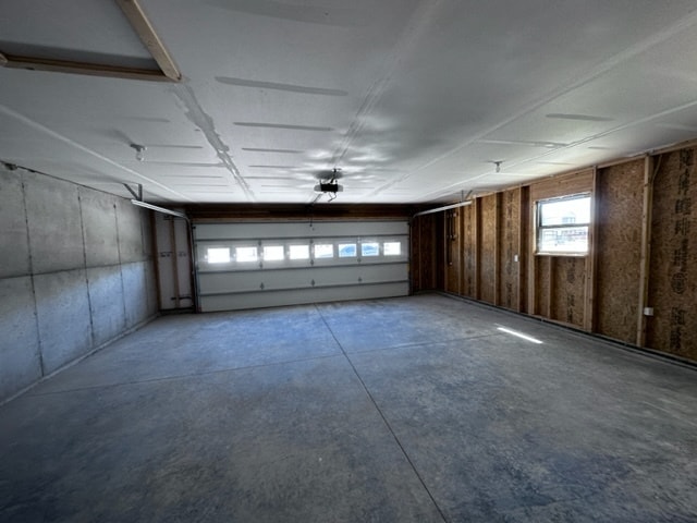 Building Photo - 404 Walnut Ct E