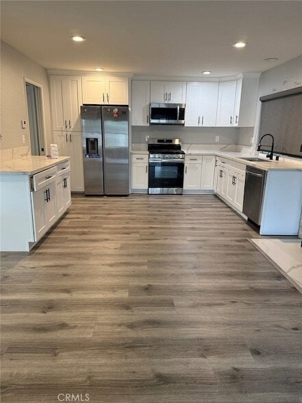 Building Photo - 408 N Flower St