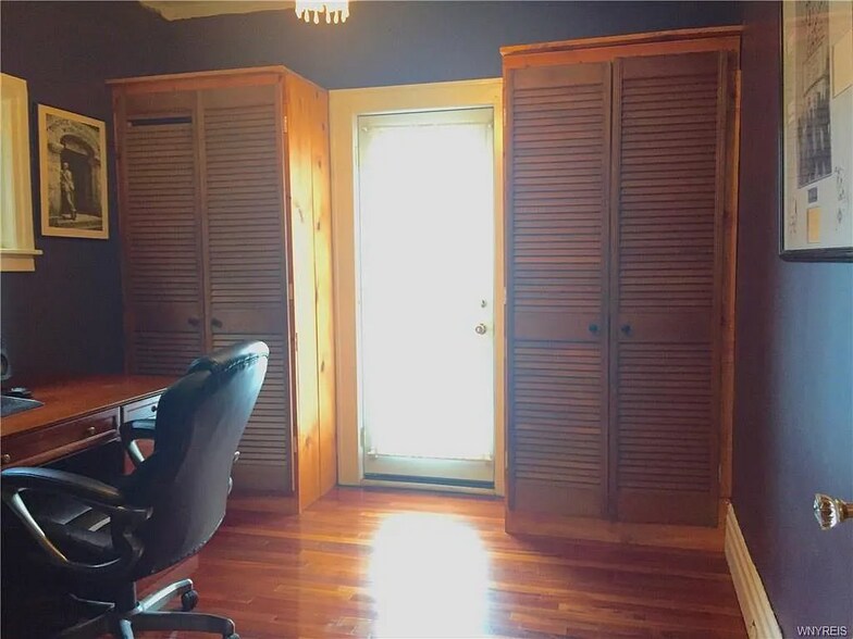 Building Photo - 496 W Ferry St