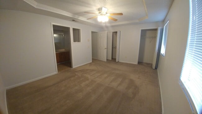 Building Photo - Newly Renovated Beautiful 2 Bedroom Home