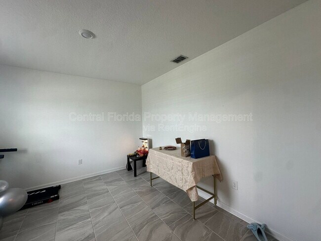 Building Photo - 373 Pineywoods St