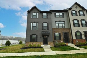 Building Photo - 1329 Trestle Dr