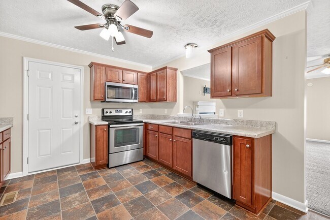 Building Photo - 2504 Angelyn Dr