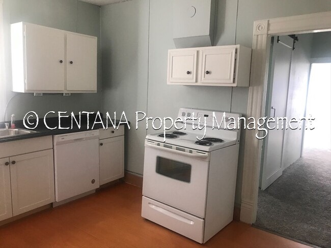 Building Photo - Cozy 3 bedroom with some cute updates!