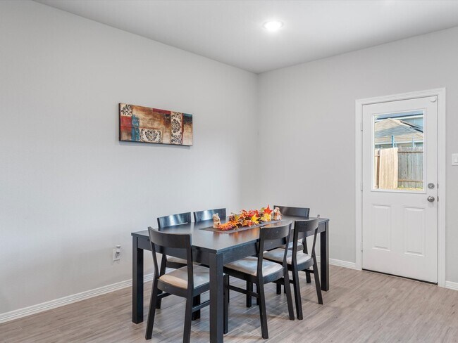 Building Photo - 10811 Violet Bloom Dr