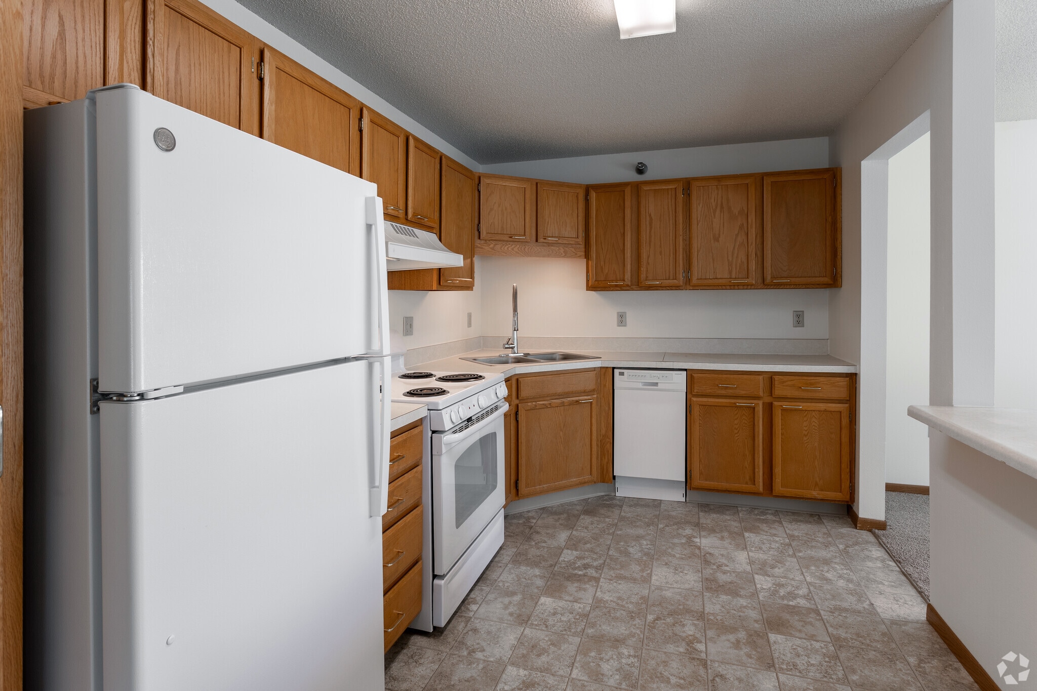 2BR, 1.5BA - 1,119SF - Kitchen - Silver Lake Pointe