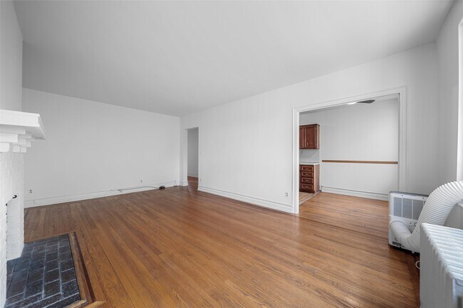 Building Photo - 100 E Palisade Ave