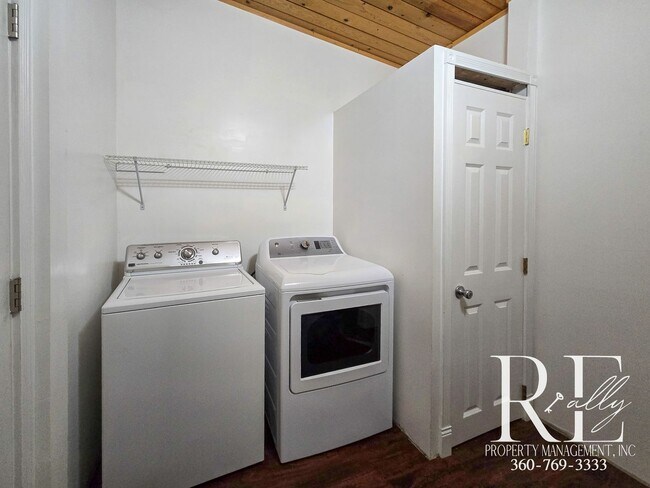 Building Photo - Spacious Port Orchard Home with Acreage, H...