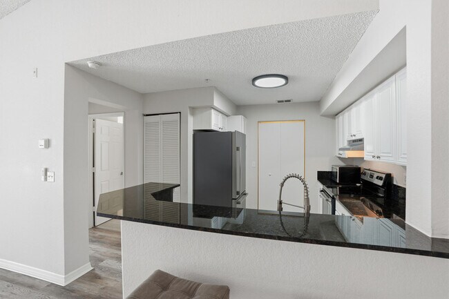 Building Photo - 8215 Ibis Club Dr