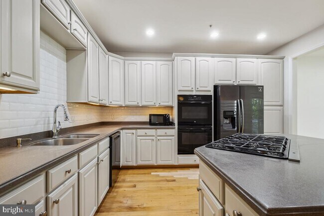 Building Photo - 4844 Lee Hollow Pl