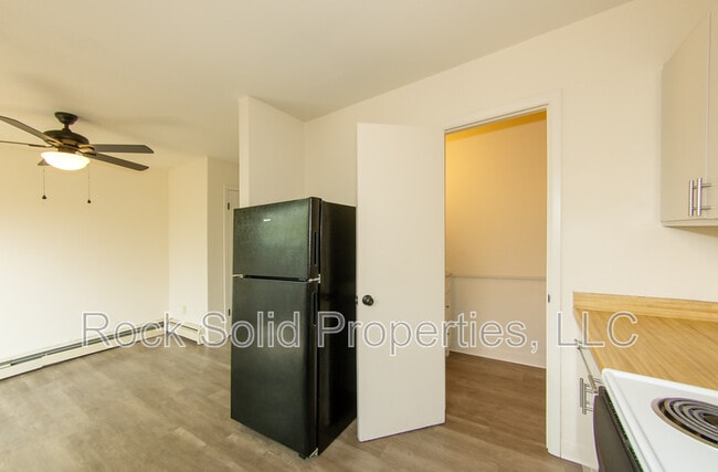 Building Photo - 4721 Hickory Pl