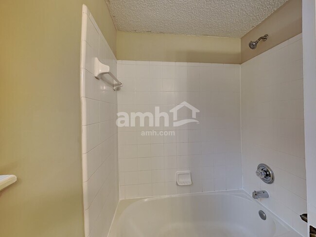 Building Photo - 4491 Cobblefield Cir W