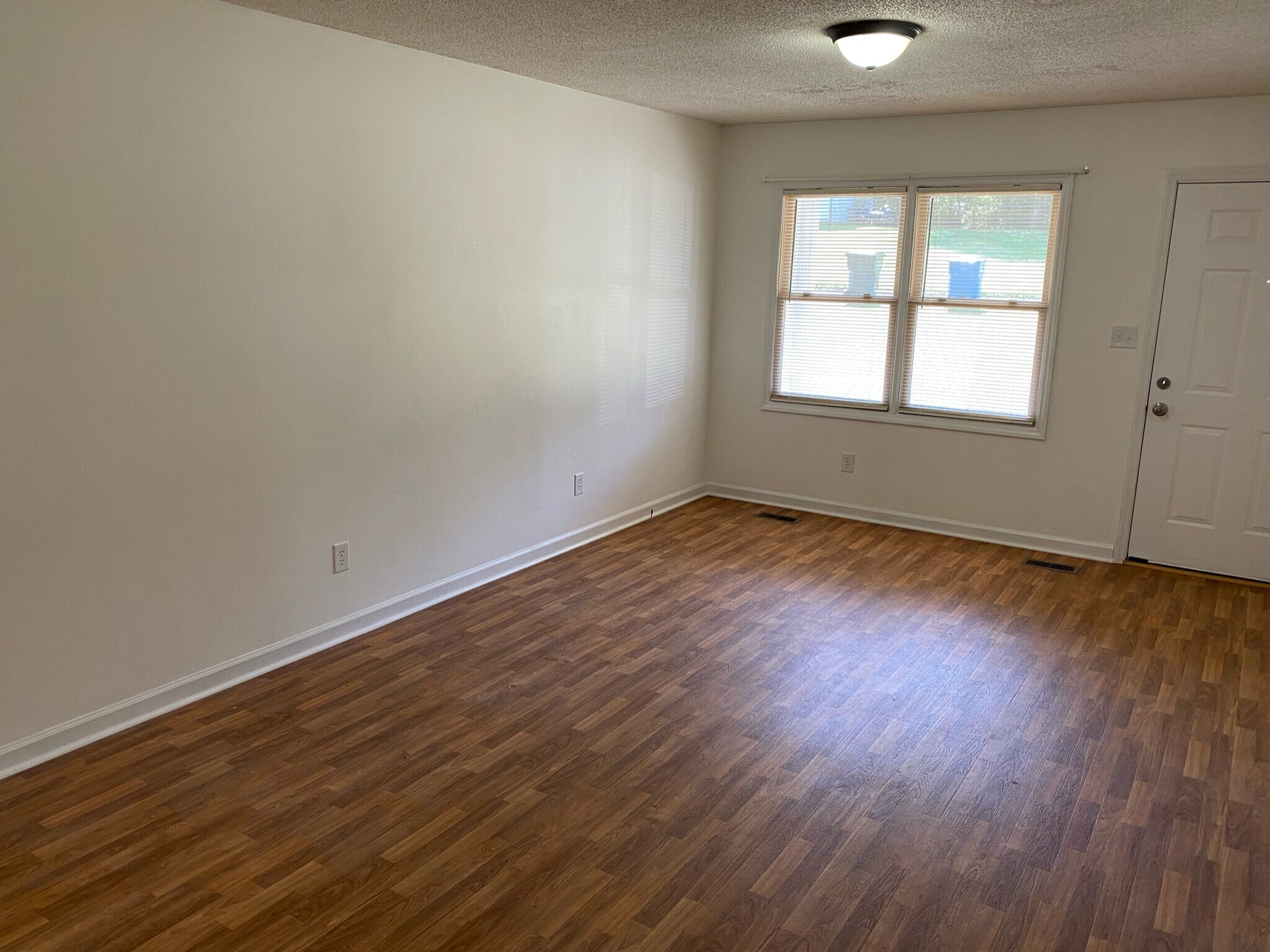 Building Photo - 1391 15th Ave NE