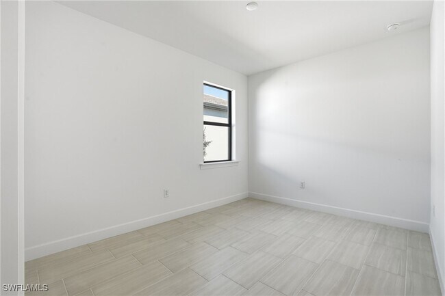 Building Photo - 1954 Fresno Ave