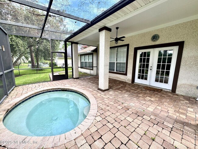 Building Photo - 1672 Pinecrest Dr