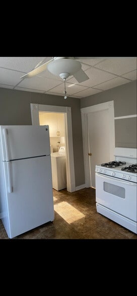 Building Photo - 42 Baldwin St