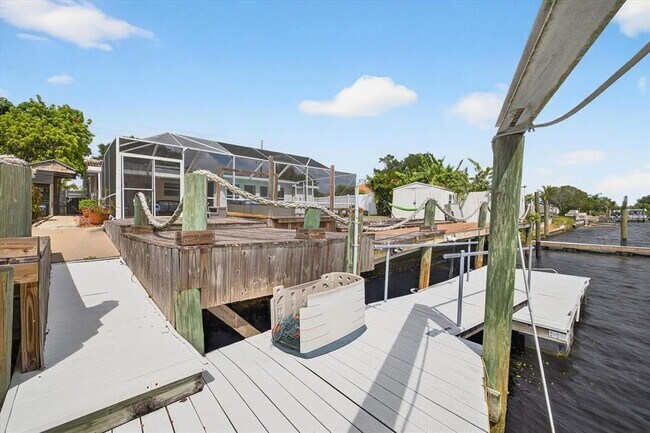 Building Photo - 5312 Flora Ave