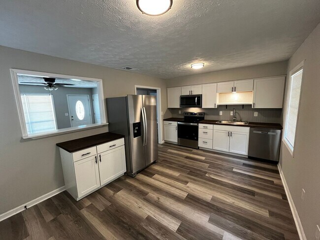 Building Photo - New On the Market!