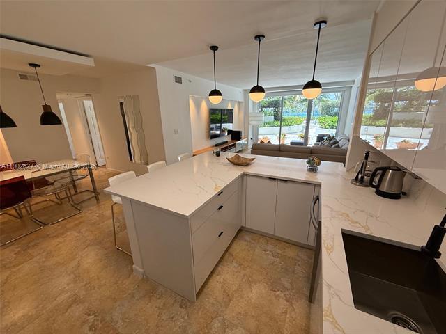 Building Photo - 1500 Bay Rd