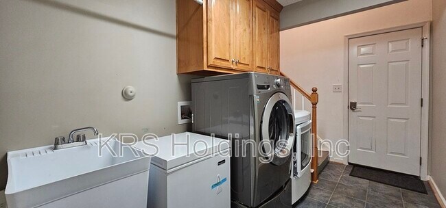 Building Photo - 215 Bayberry Ln