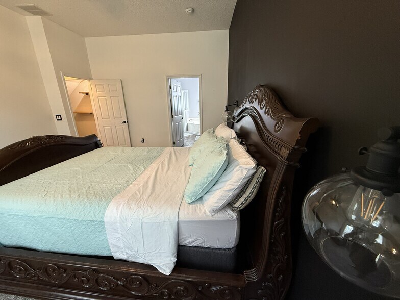 Building Photo - 944 Waverly Bluff Ct