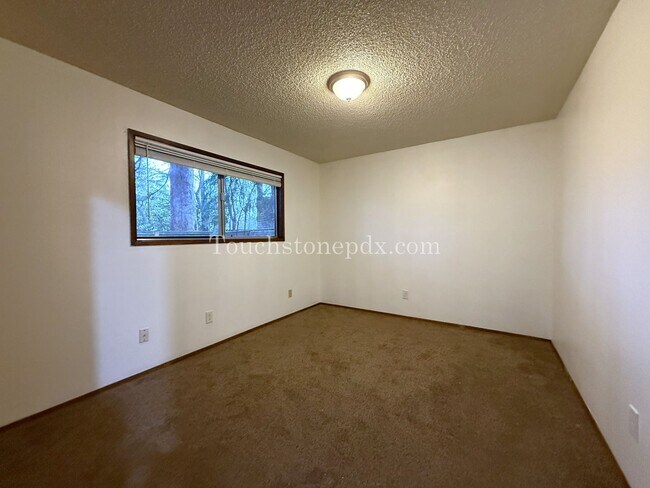 Building Photo - Cozy 2BD Apartment with Patio, East Portland