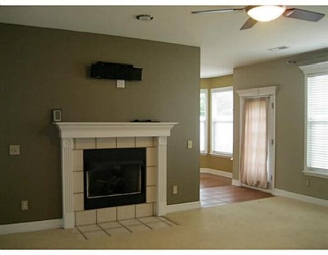 Building Photo - 614 Leisure Ln