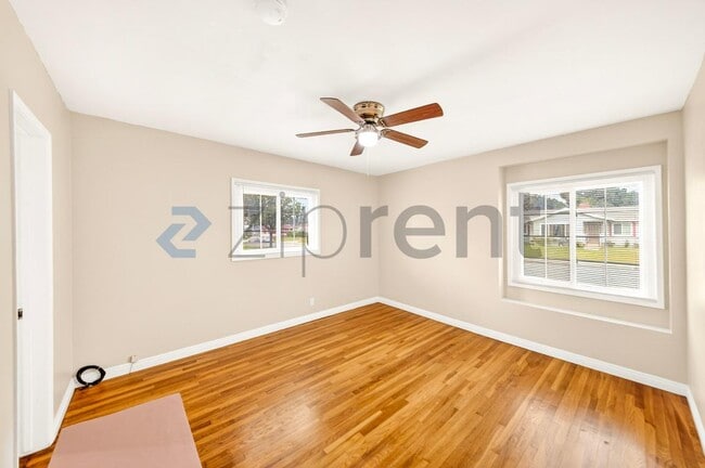 Building Photo - 1200 E Elgenia Ave