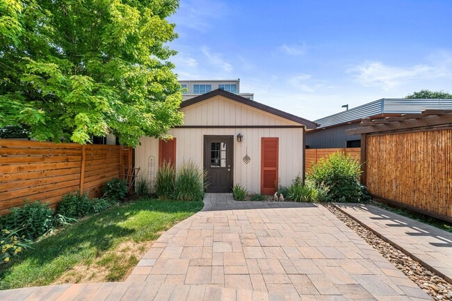 Building Photo - Spacious 3BD, 3.5BA Platt Park Home with Finished Basement and 2-Car Garage