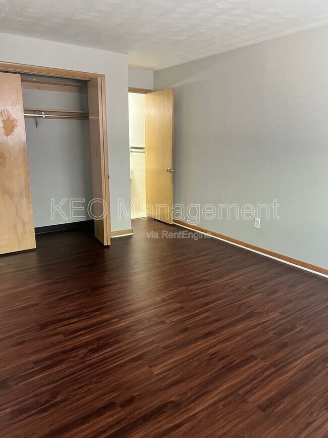 Building Photo - 3813 Briar Pl