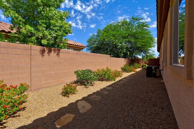 Building Photo - 7541 Prancing Pony Ct