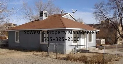 Building Photo - Cute 3 Bedroom Home with beautiful Kitchen