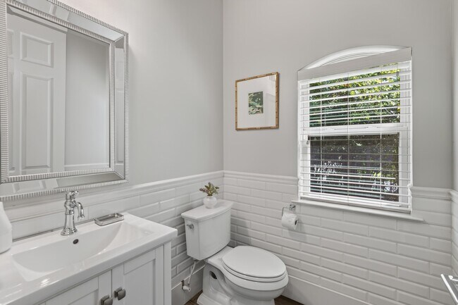 Building Photo - 110 S Veilwood Cir