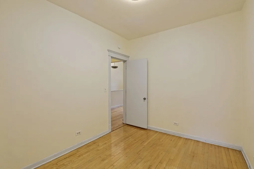 Building Photo - 5120 N Kenmore Ave