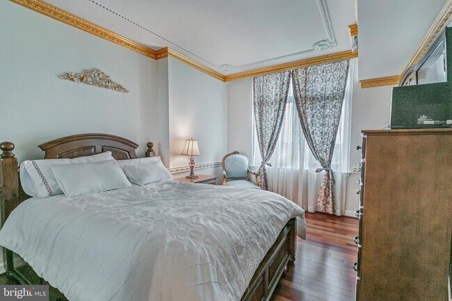 Building Photo - 5750 Bou Ave