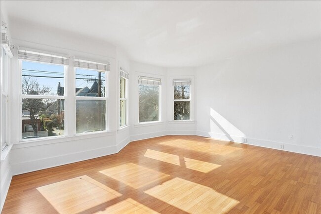 Building Photo - 1821 Encinal Ave