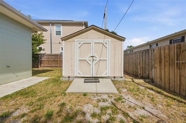 Building Photo - 2512 W Kansas Ave