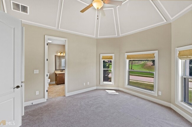 Building Photo - 2481 Lake Erma Dr