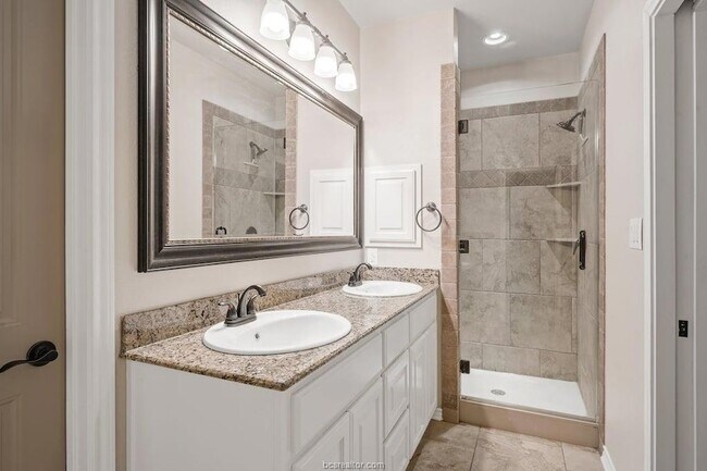 Building Photo - 3821 Estes Pk
