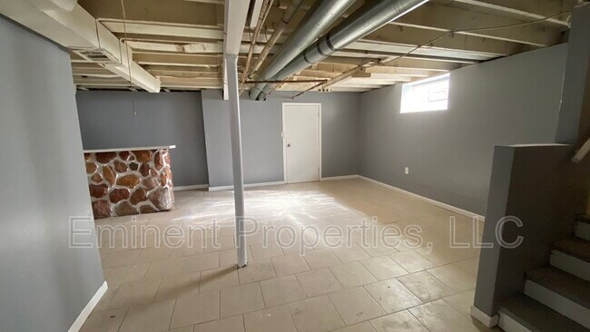 Building Photo - 10628 S Green St