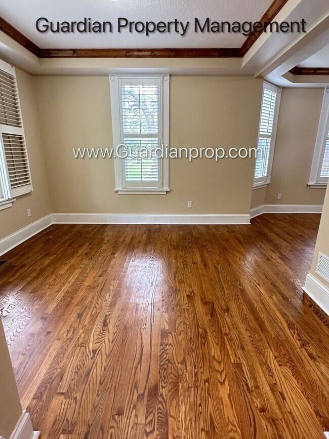 Building Photo - Downtown Hopkins SFH, Fenced Yard, Patio, Spacious Primary, 4 Car Detached Garage